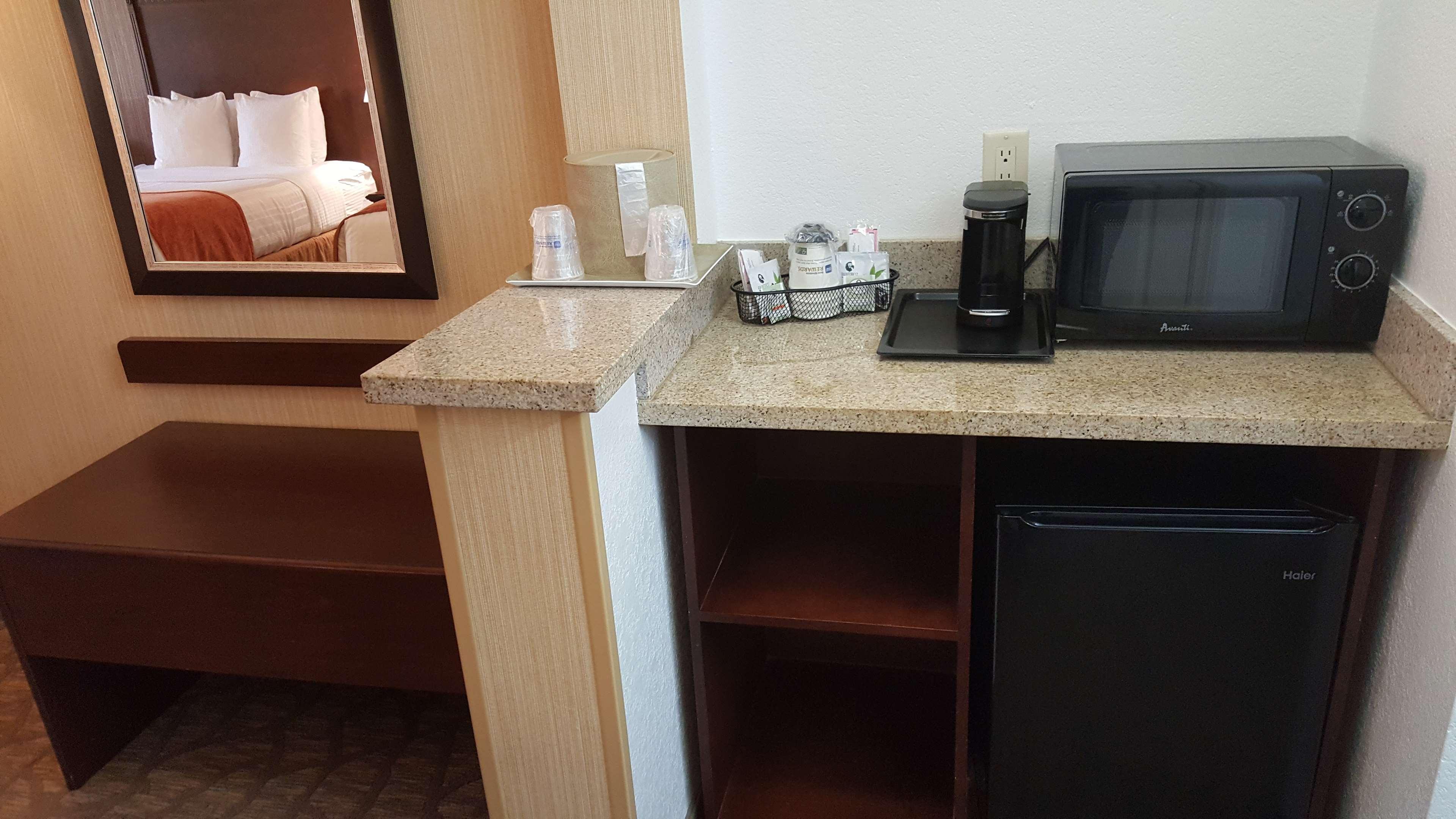 جناح بسرير كوين، Best Western San Dimas Hotel & Suites 4/4