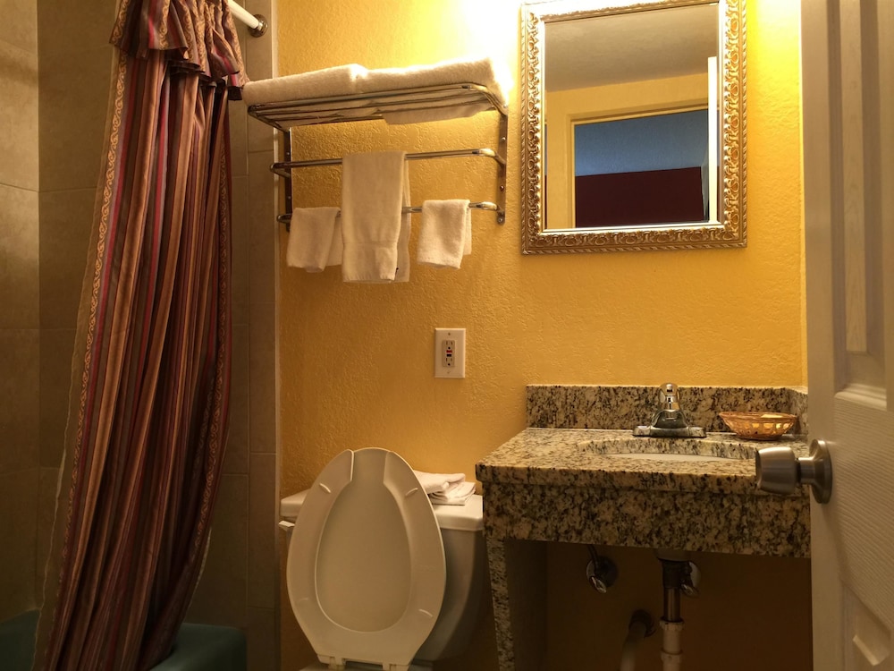 Econo Lodge St. Petersburg Central 54/54