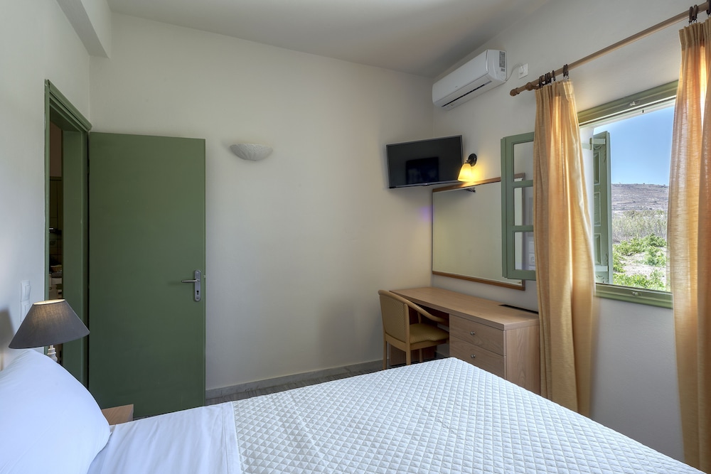 1 BEDROOM, APARTMENT, POOL VIEW