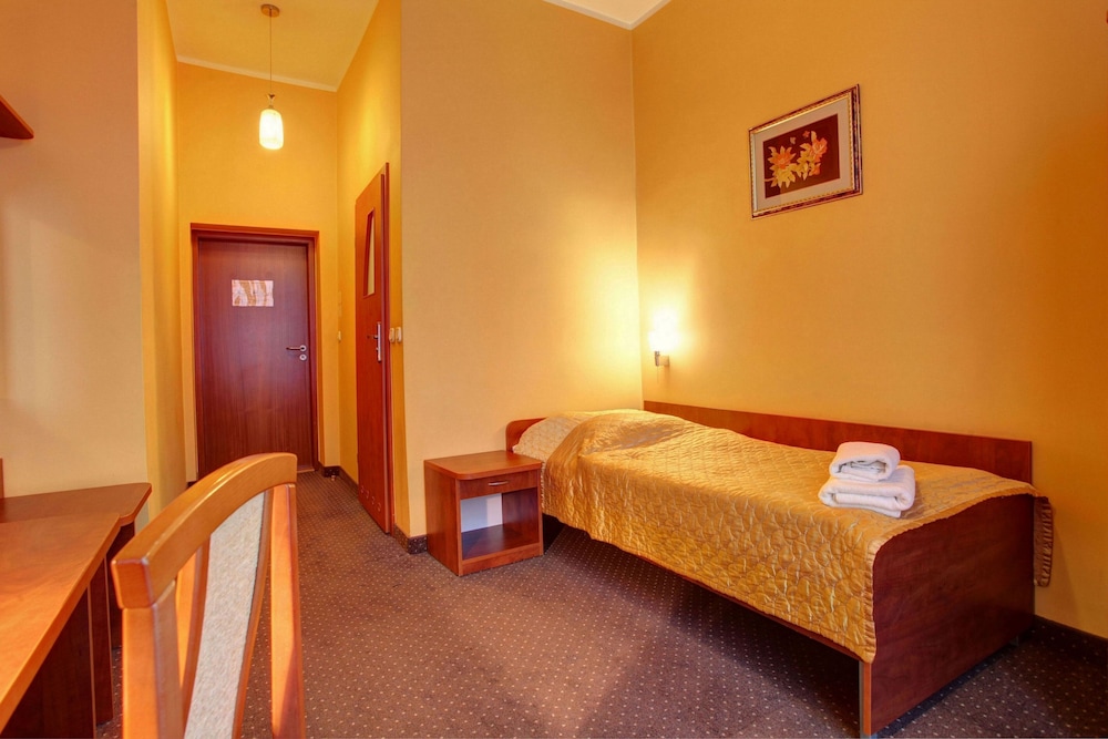 Lothus Hotel 11/45