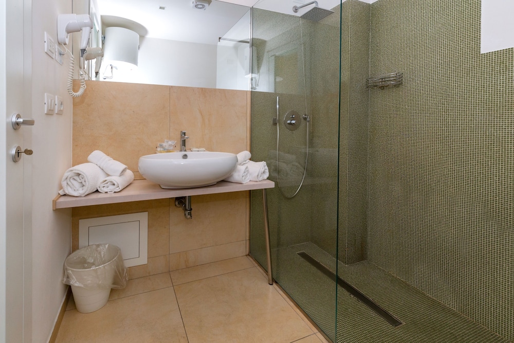 Zeus Residence Hotel 45/50