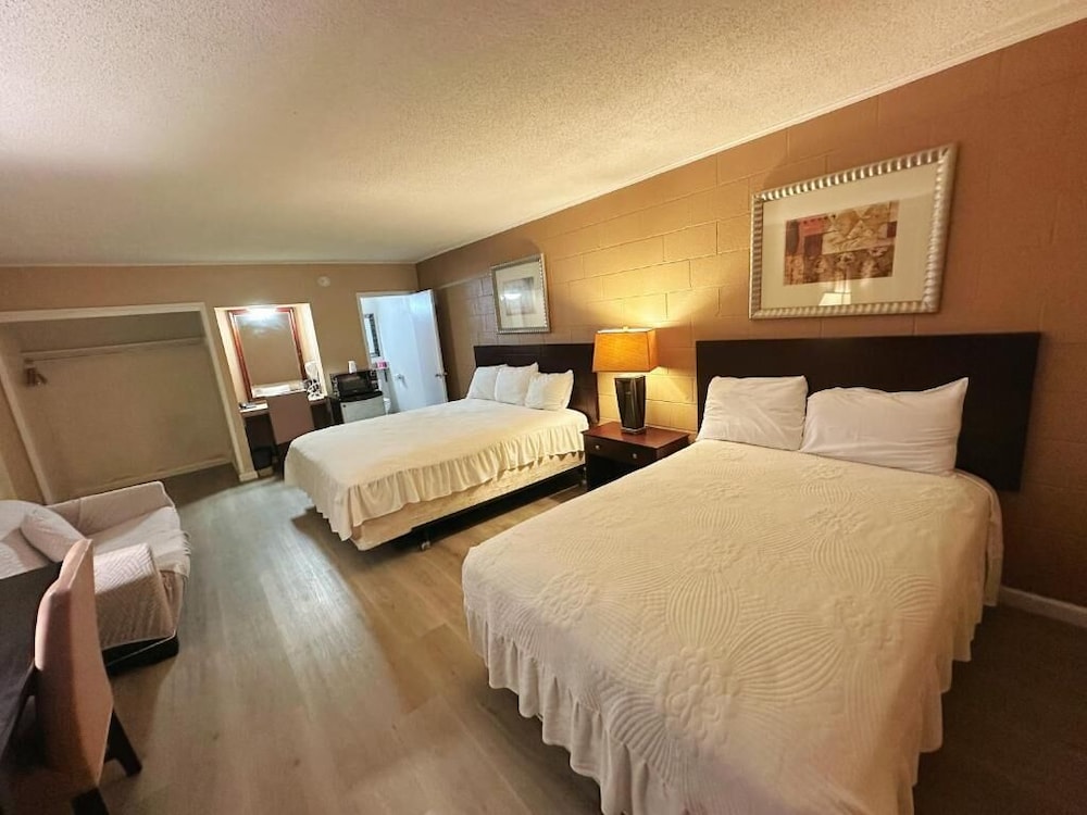 Royal Inn and Suites 11/42