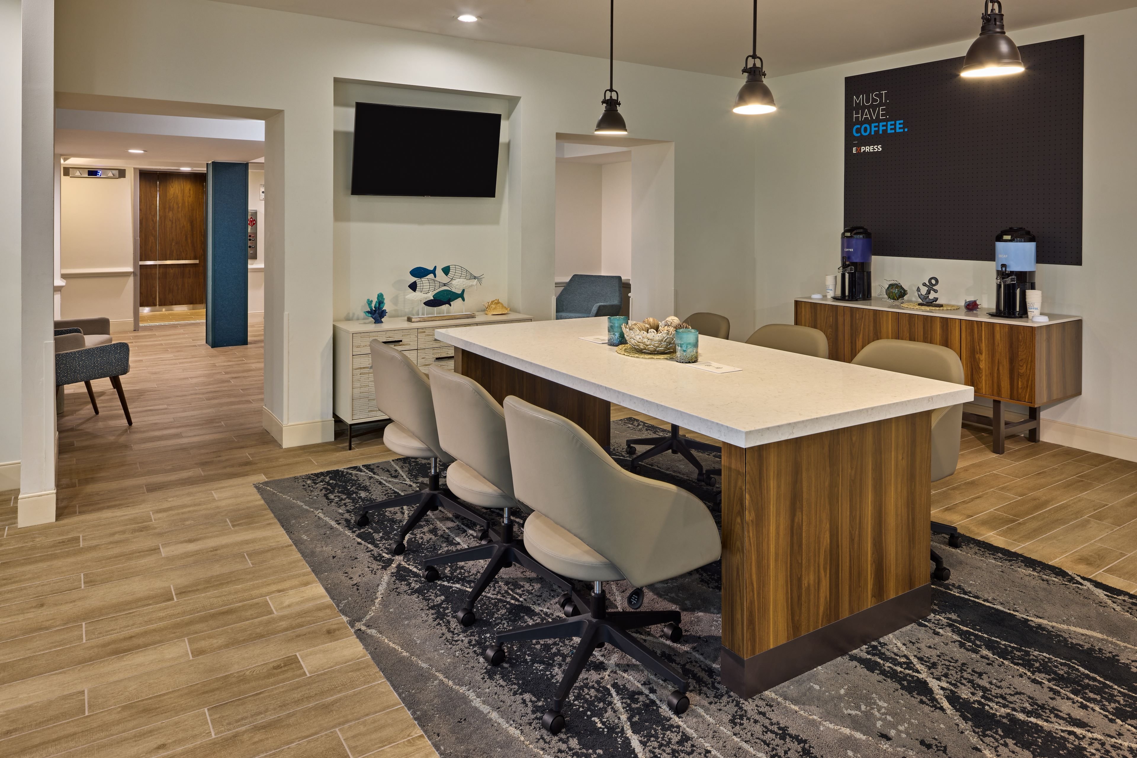 Holiday Inn Express & Suites Charleston Dwtn - Westedge, an IHG Hotel 30/34