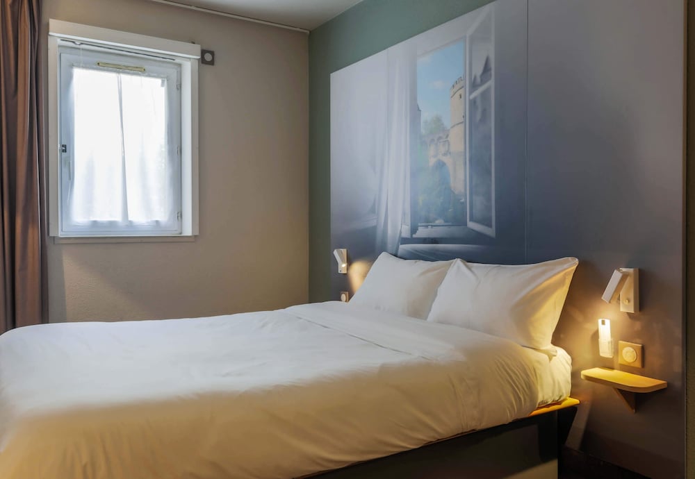 ROOM, DOUBLE BED