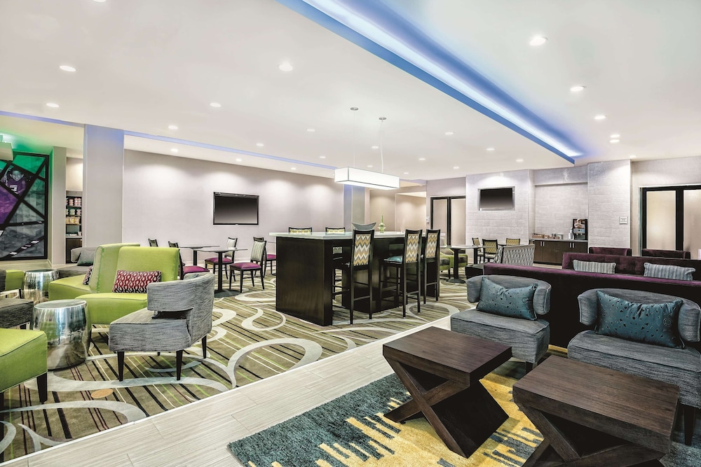 La Quinta Inn And Suites By Wyndham Mcallen Convention Center 34/56