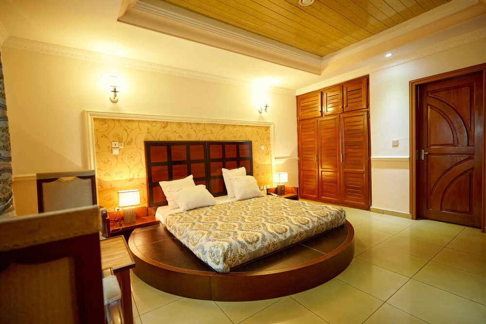 Felicia Hotel 17/72