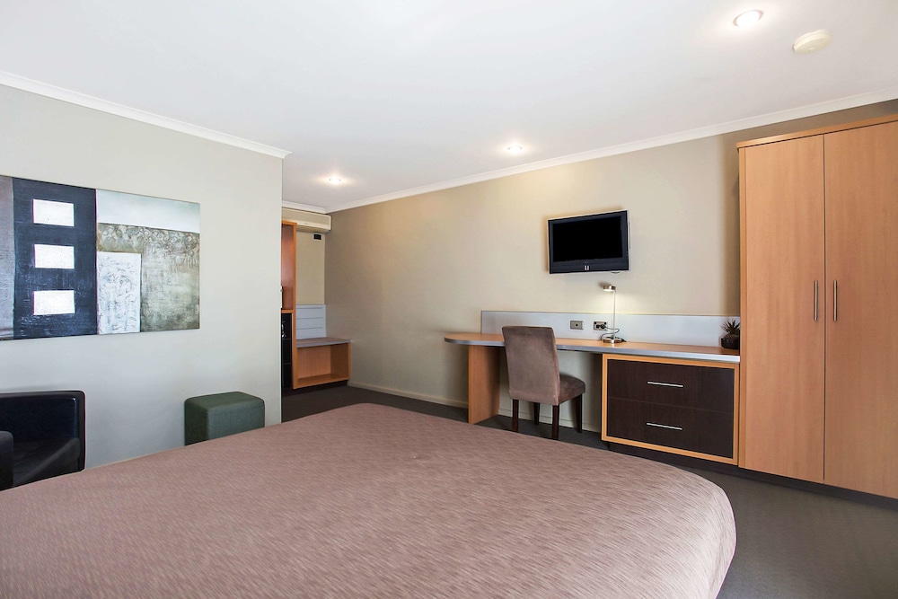 Comfort Inn On Raglan 20/39
