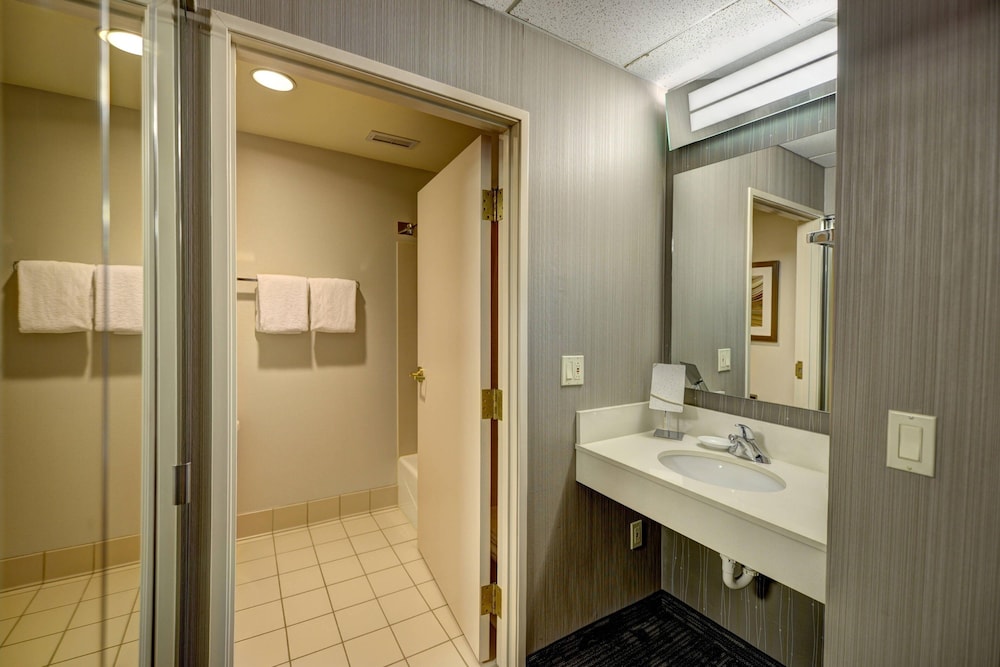 Courtyard By Marriott Wausau 40/44