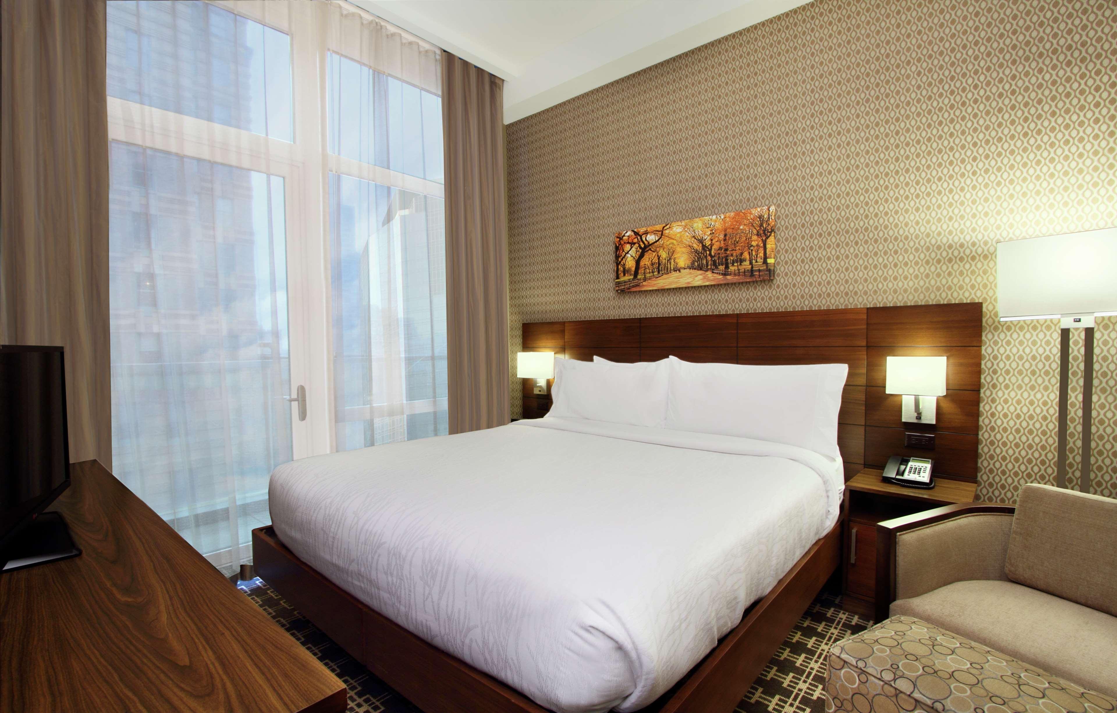 1 BEDROOM, SUITE, KING BED, SOFA