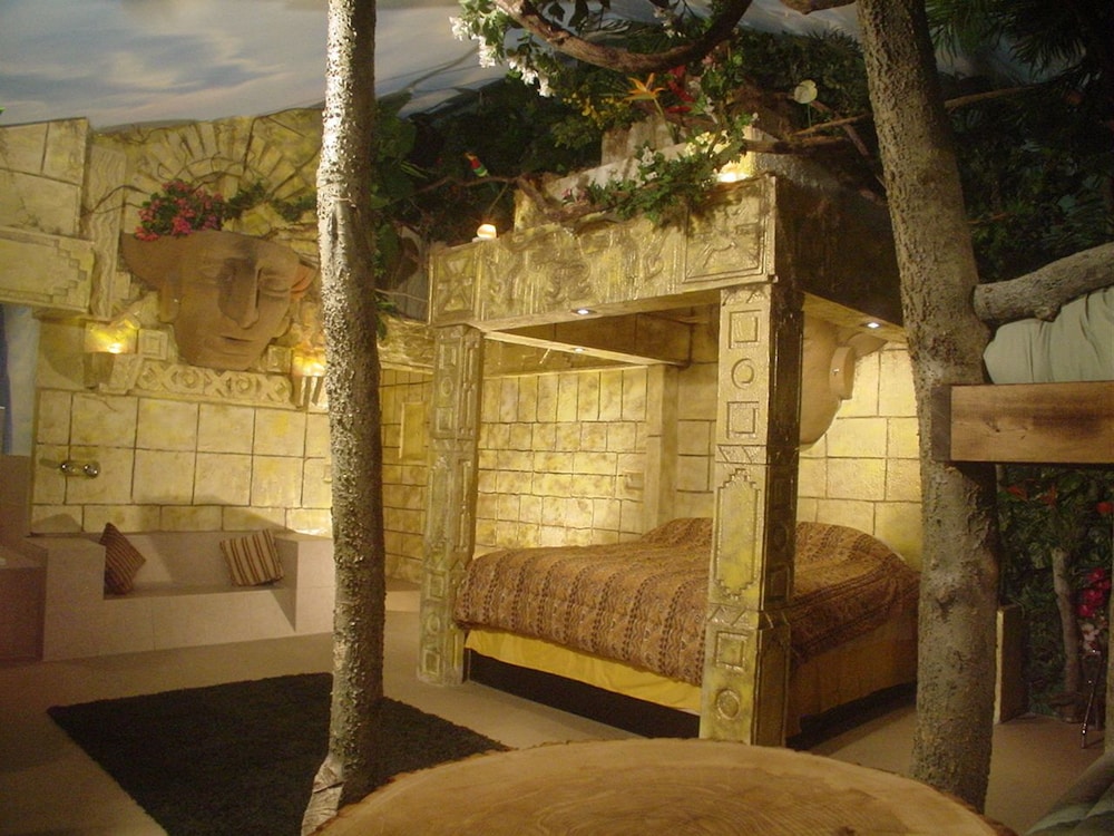 Wildwood Inn Tropical Dome & Theme Suites 11/74