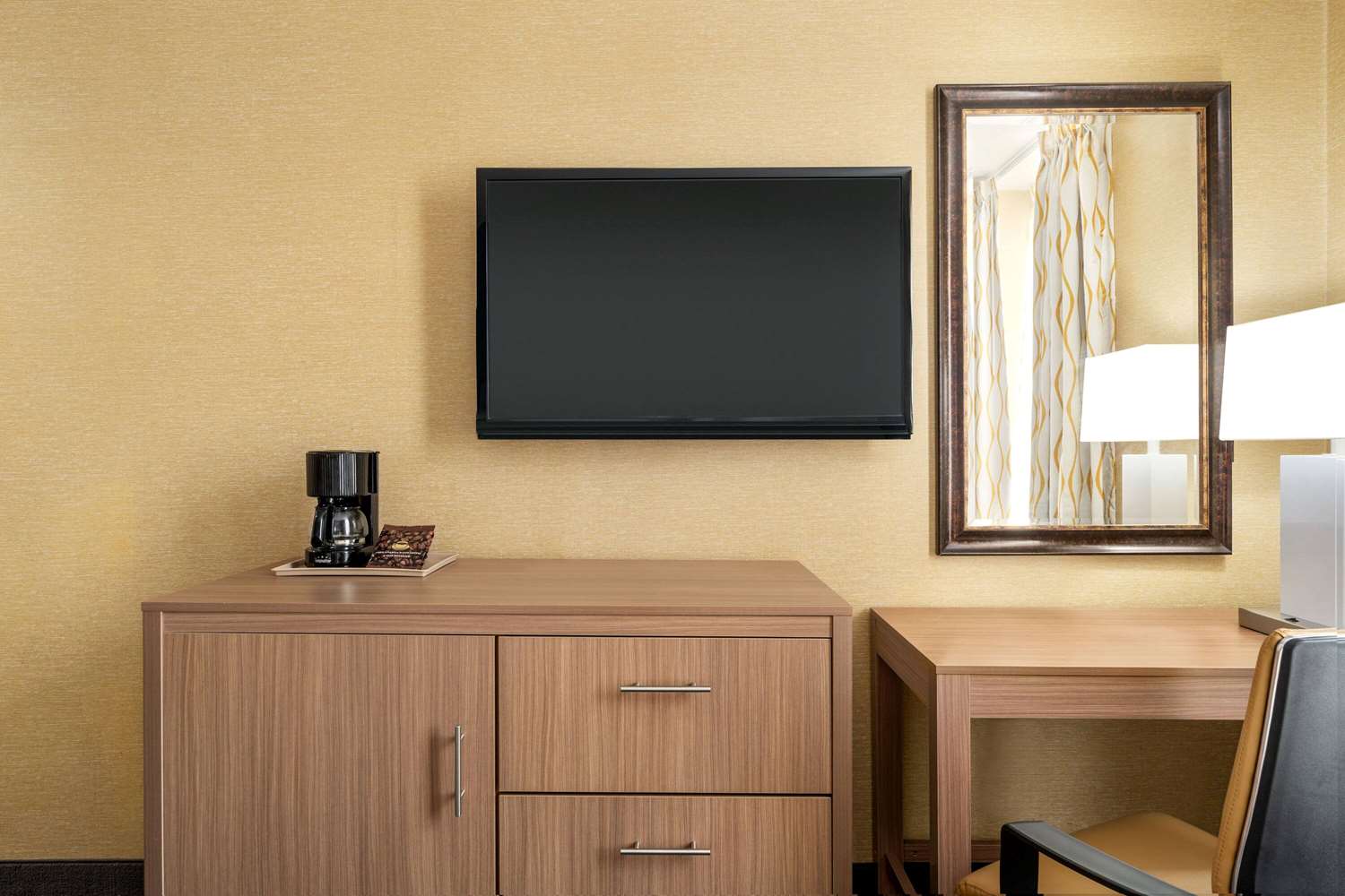 Days Inn By Wyndham Long Island City 10/14