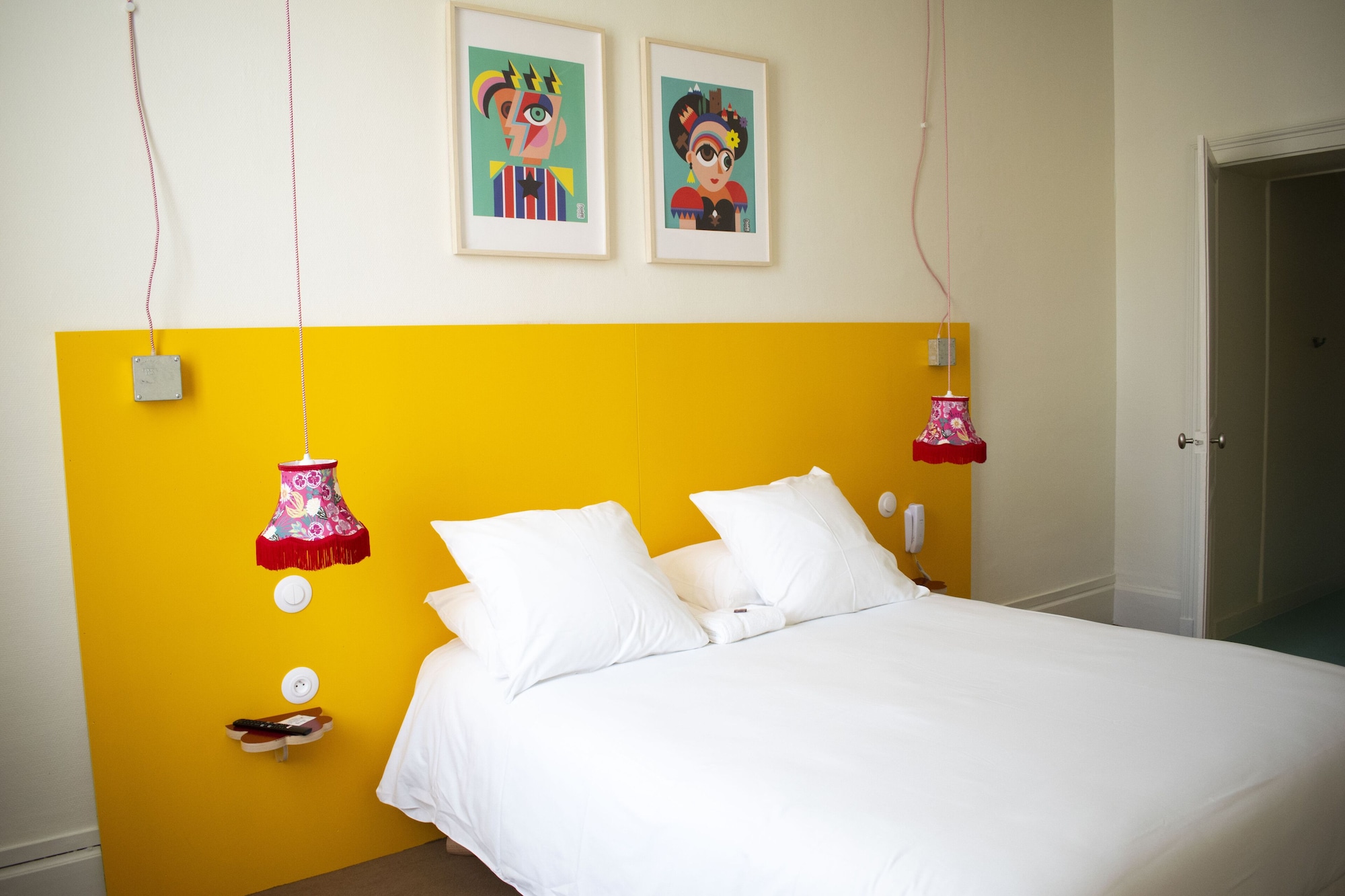 ARTY, DOUBLE BED