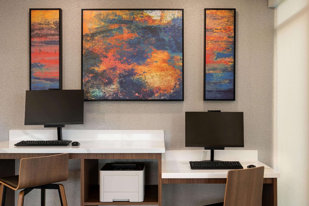 La Quinta Inn And Suites By Wyndham Springfield 41/46