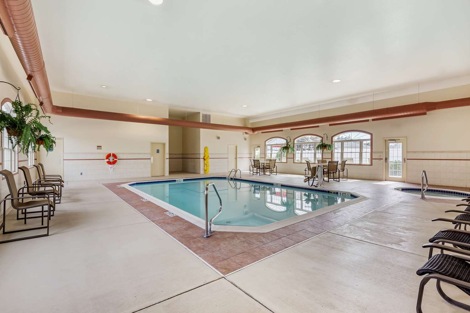 Best Western Plus Dutch Haus Inn And Suites 47/48
