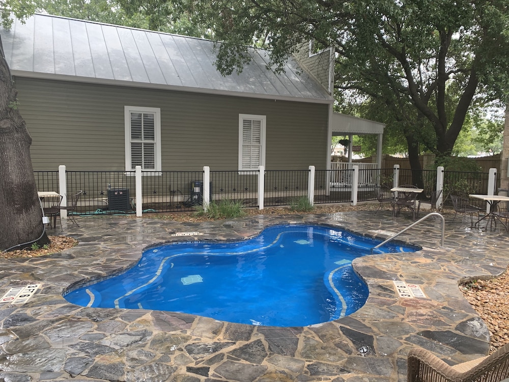 Ye Kendall Inn 46/82
