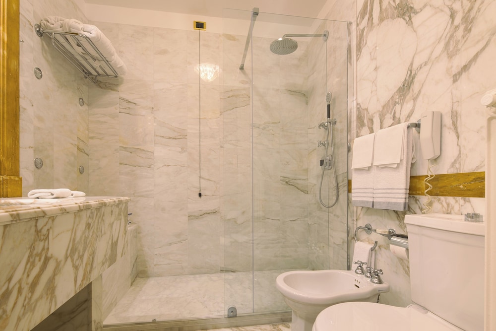غرفة بسرير مزدوج بإطلالة على البحر بشرفة، Imperiale Palace Hotel 3/5