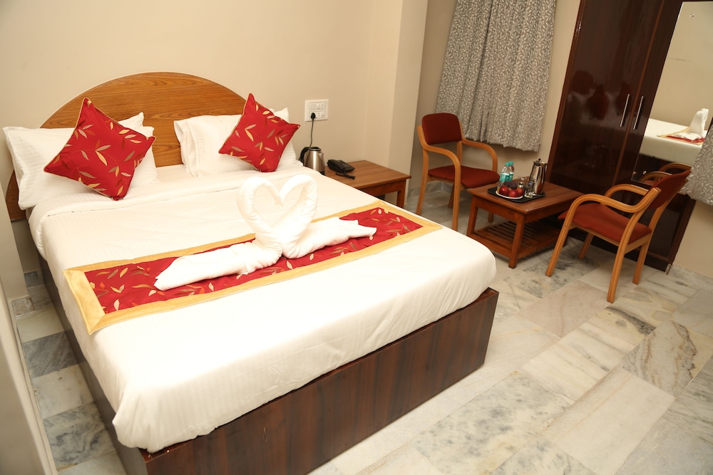 Soundarya Hotel 13/38