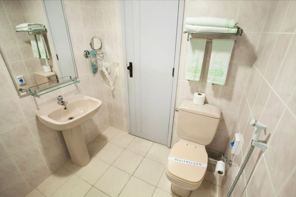 Deluxe, Quintuple, 1 Double and 3 Single Beds، Gallant Hotel 3/3