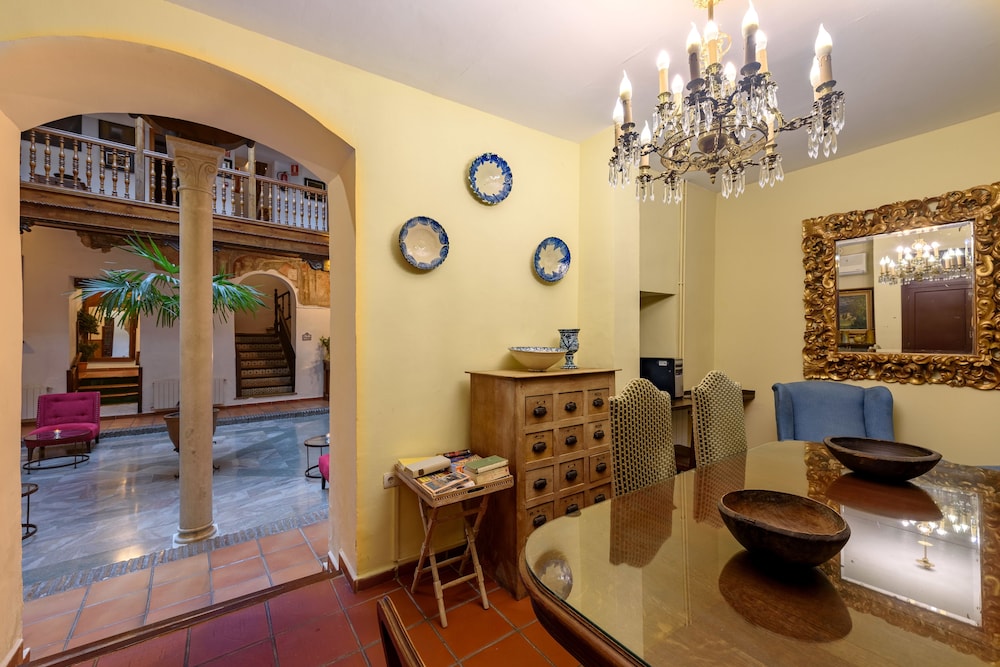 Hotel Palacio de Santa Ines 51/75