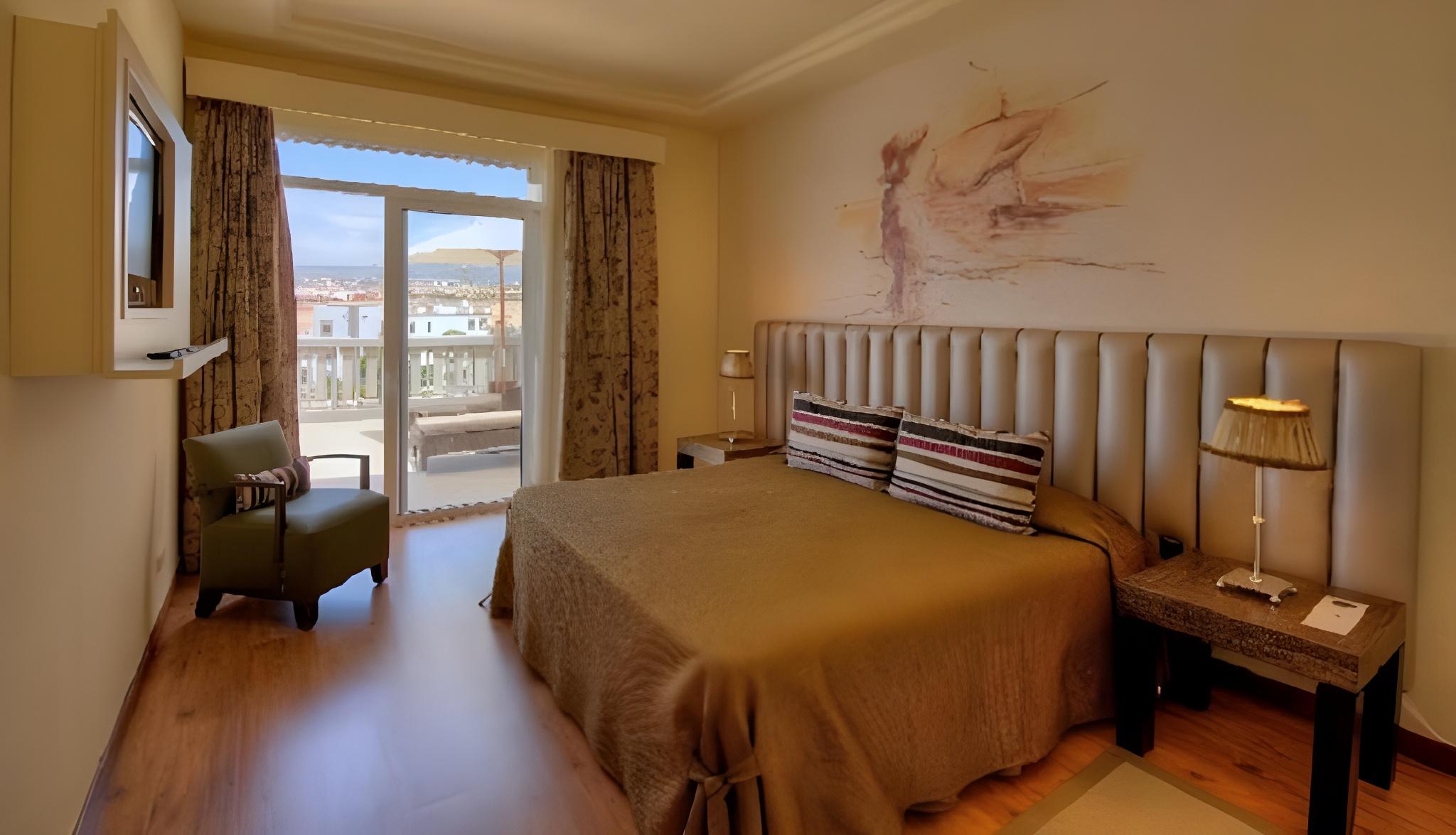 Senior, Suite, King Bed