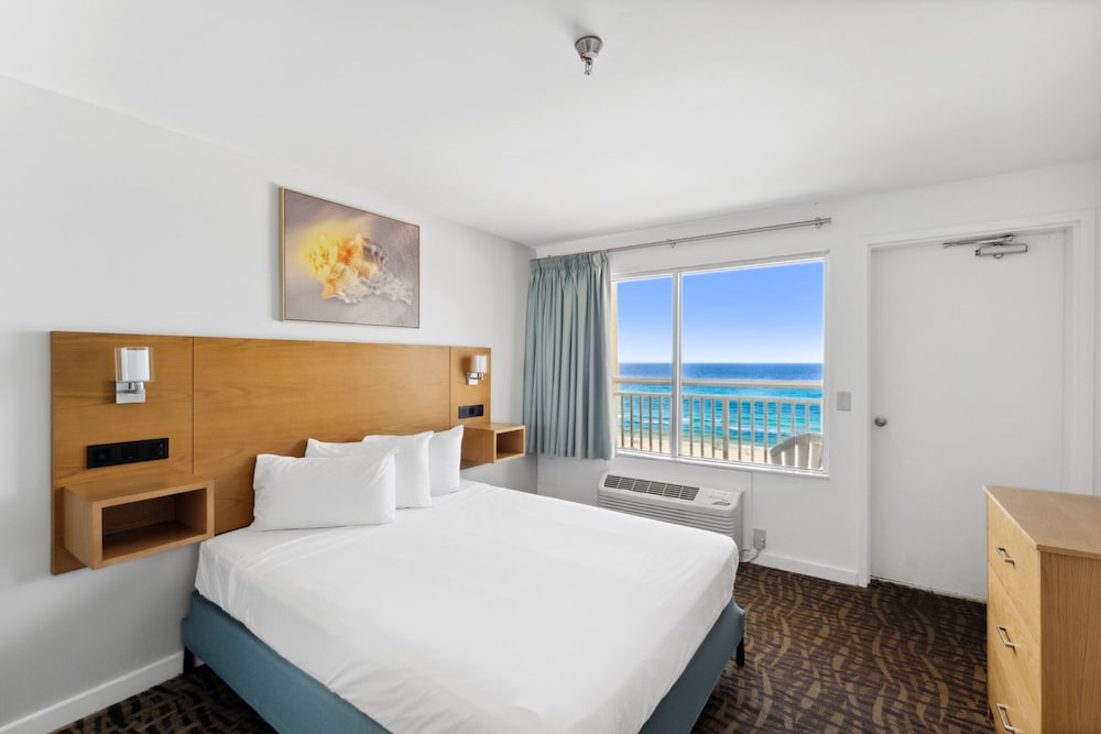 DELUXE, SUITE, OCEAN OR GULF VIEW