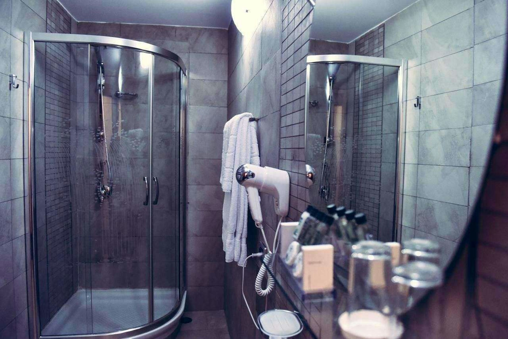 Hotel Airport Tirana 50/51