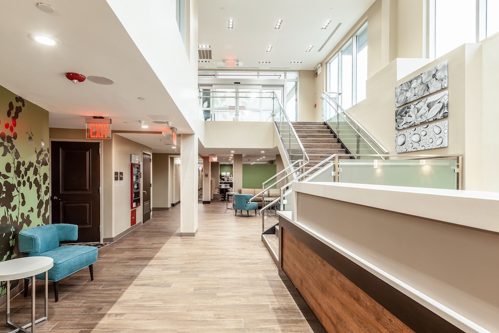 Van Wyck Hotel & Suites Near JFK Airport 10/46