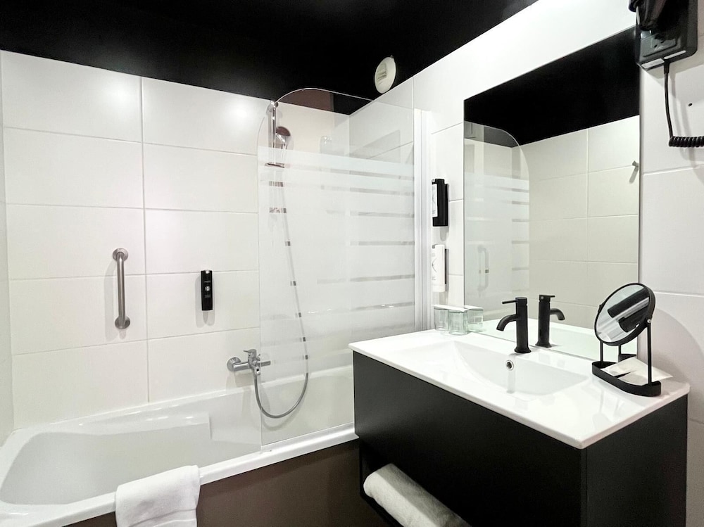 غرفة ثلاثية بسرير مزدوج وسرير فردي بغرفة نوم واحدة، Hotel Le Renard 7/10