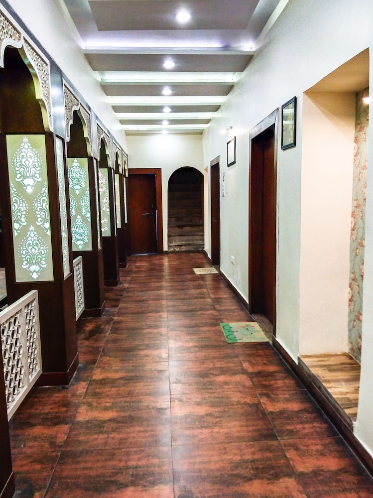 Dwivedi Hotels Sri Omkar Palace 30/37