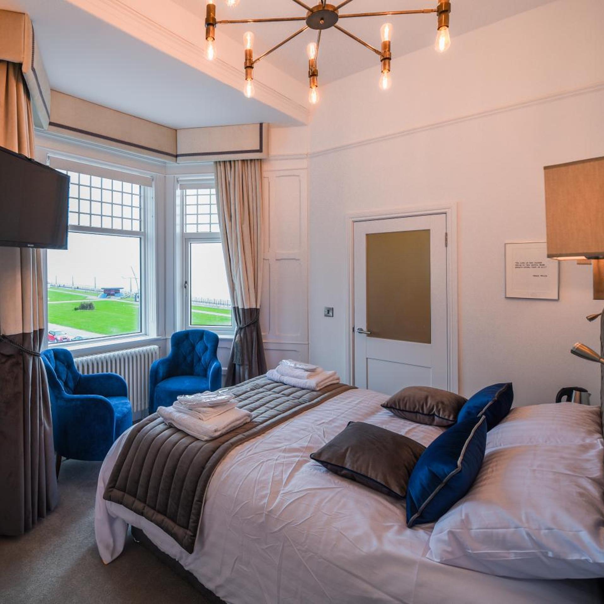 Deluxe, Double Bed, Lateral Side Sea View