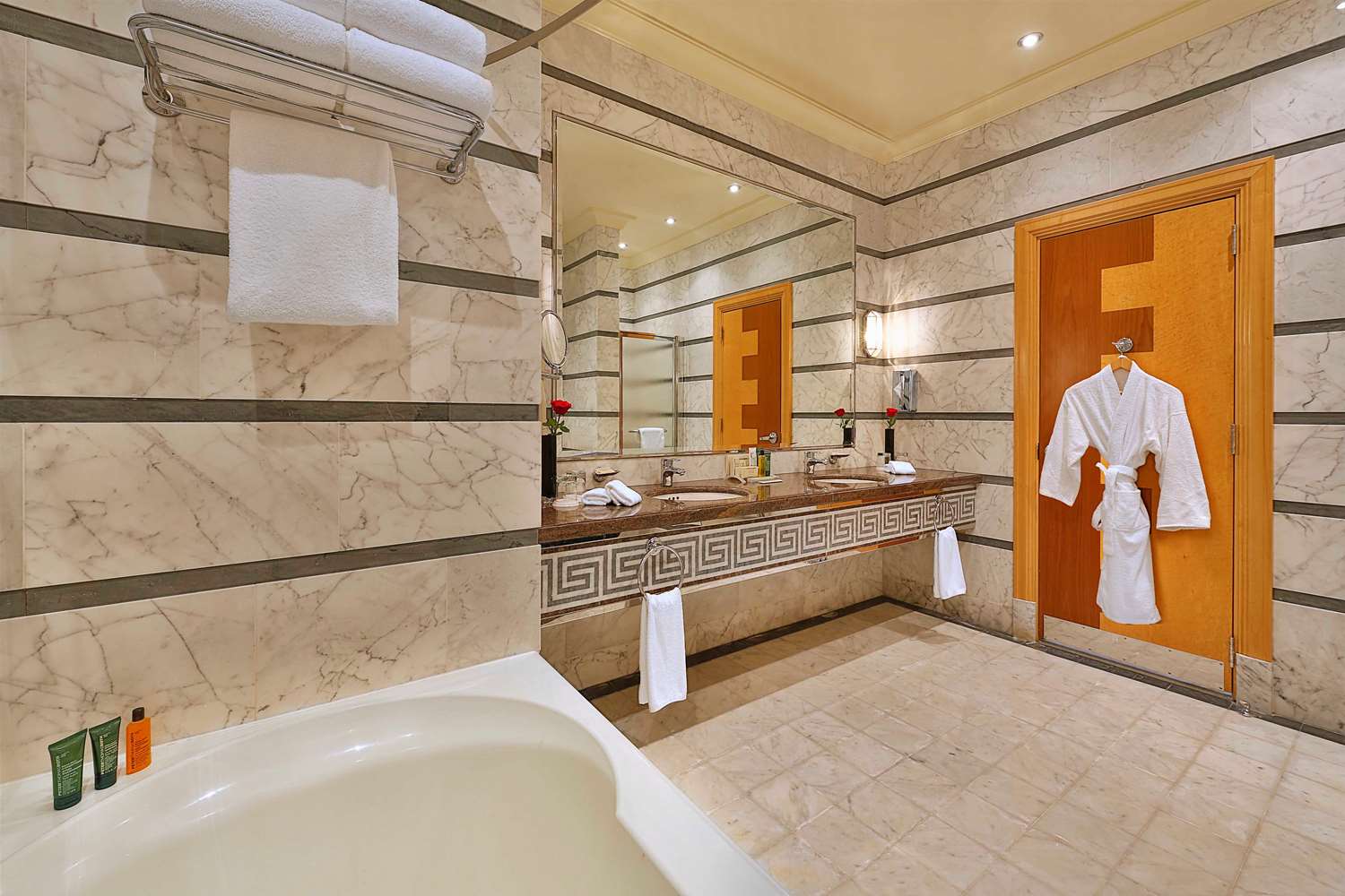 Royal, Executive, Suite, King Bed, Lounge Access