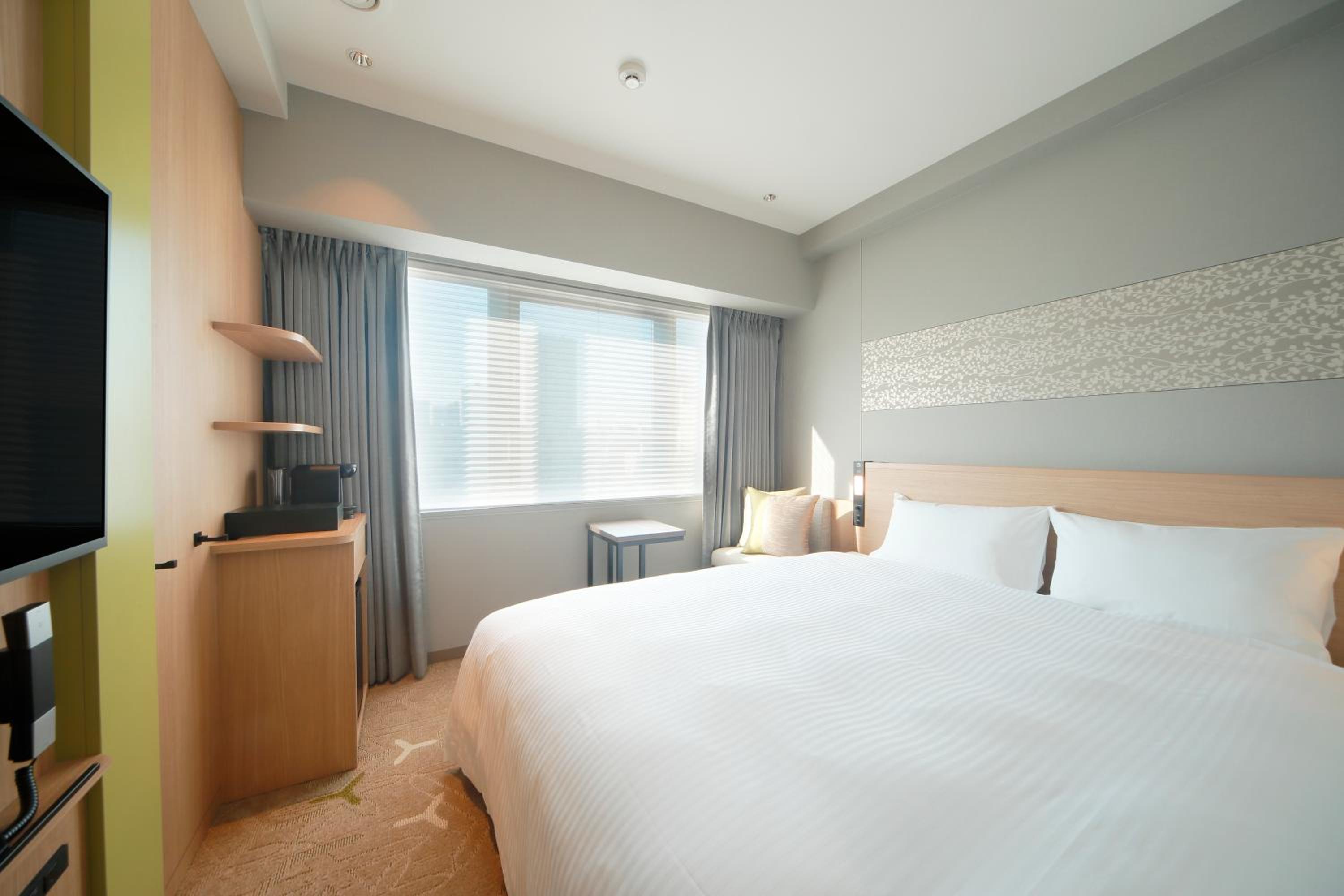 Moderate, King Bed, Queen Bed