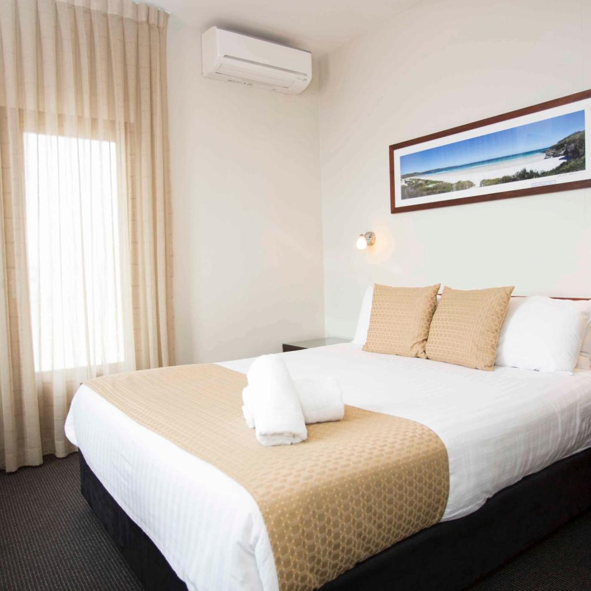 Room, Queen Bed, Town View, Balcony