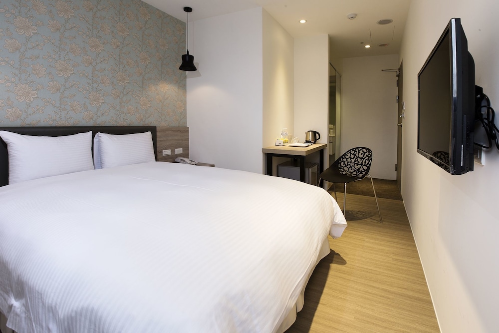 ROOM, DOUBLE BED