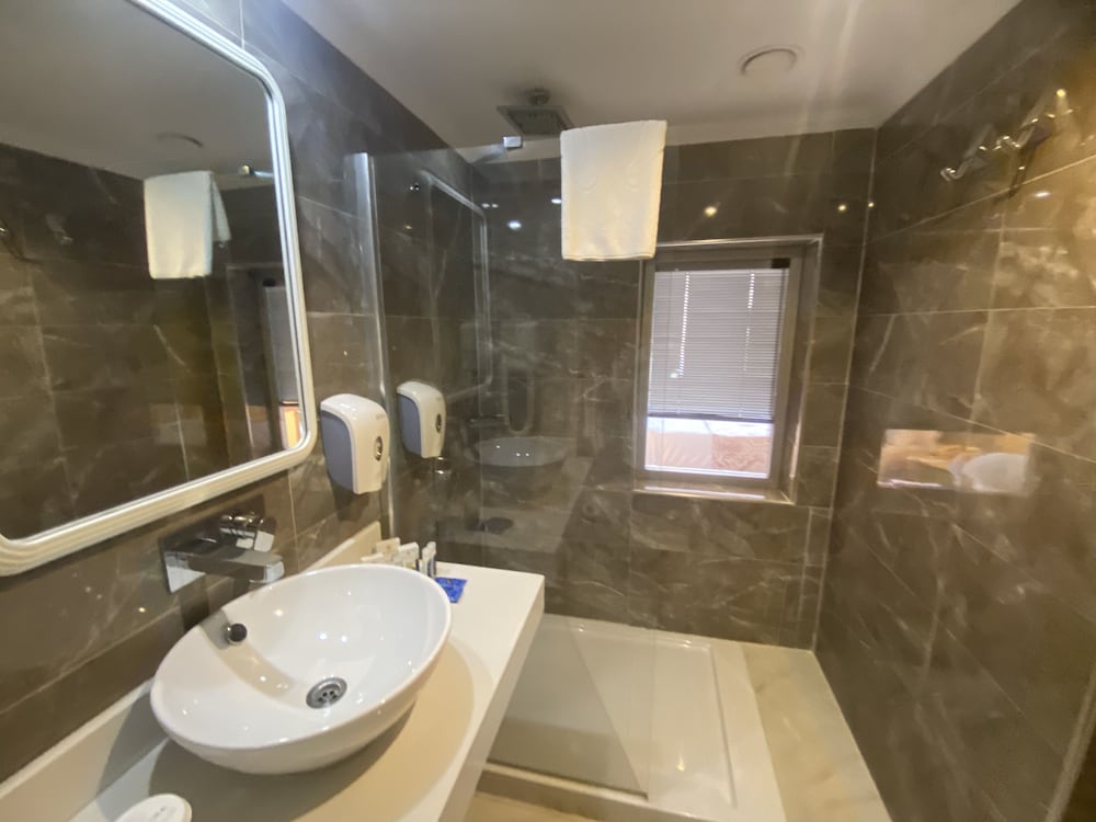 Roseira Beach Resort 38/43