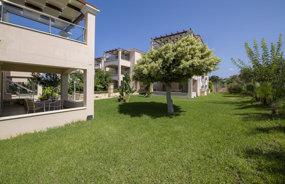 Isida Hotel 44/50