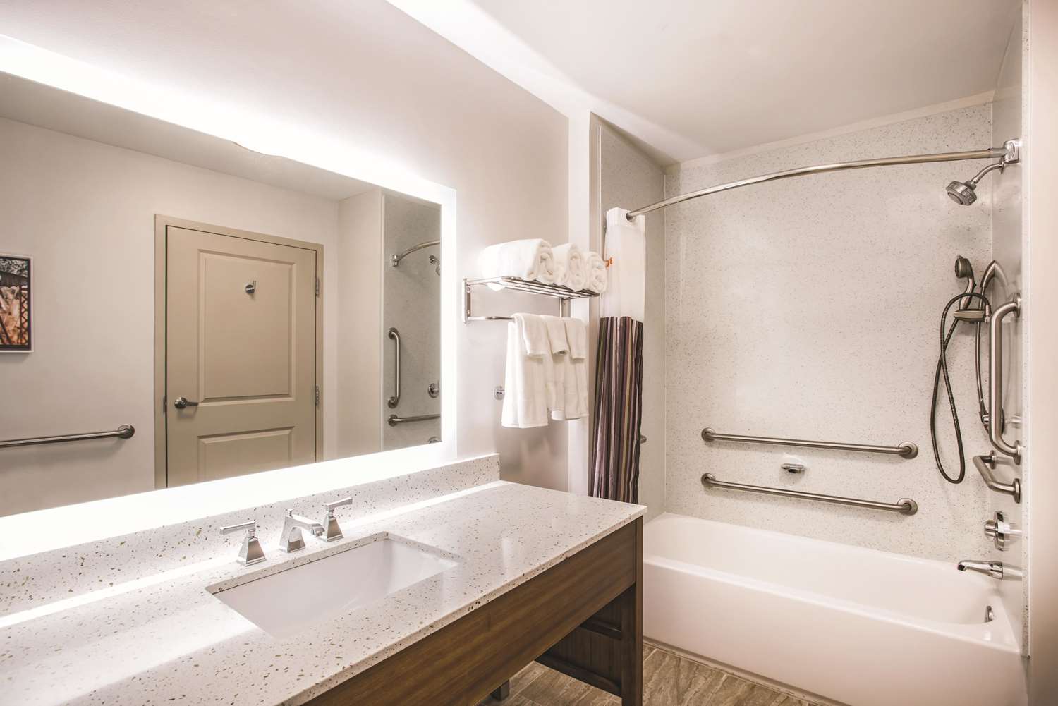 La Quinta Inn & Suites by Wyndham Chambersburg 15/17