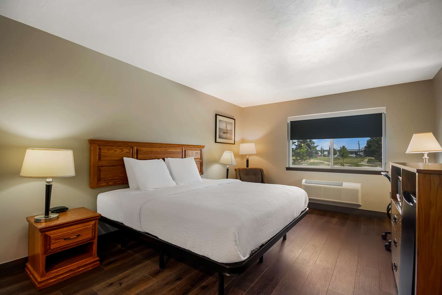 Room, King Bed, Bathtub, Accessible, SureStay Plus Hotel by Best Western Rexburg 4/6