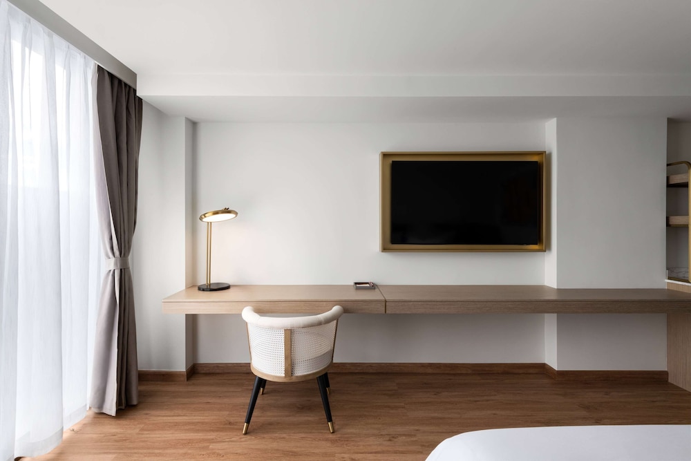 Dolce by Wyndham Hollywood 62/74