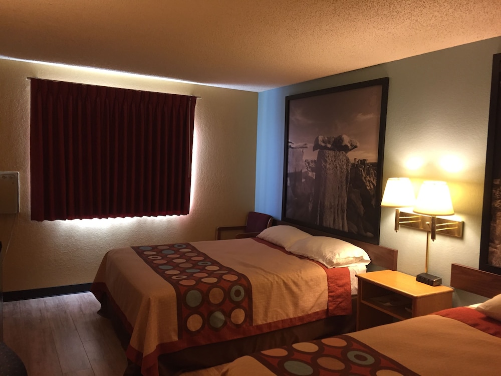 Super 8 By Wyndham Raton 13/25