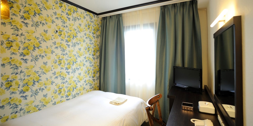 Hotel Eclair Hakata 6/22