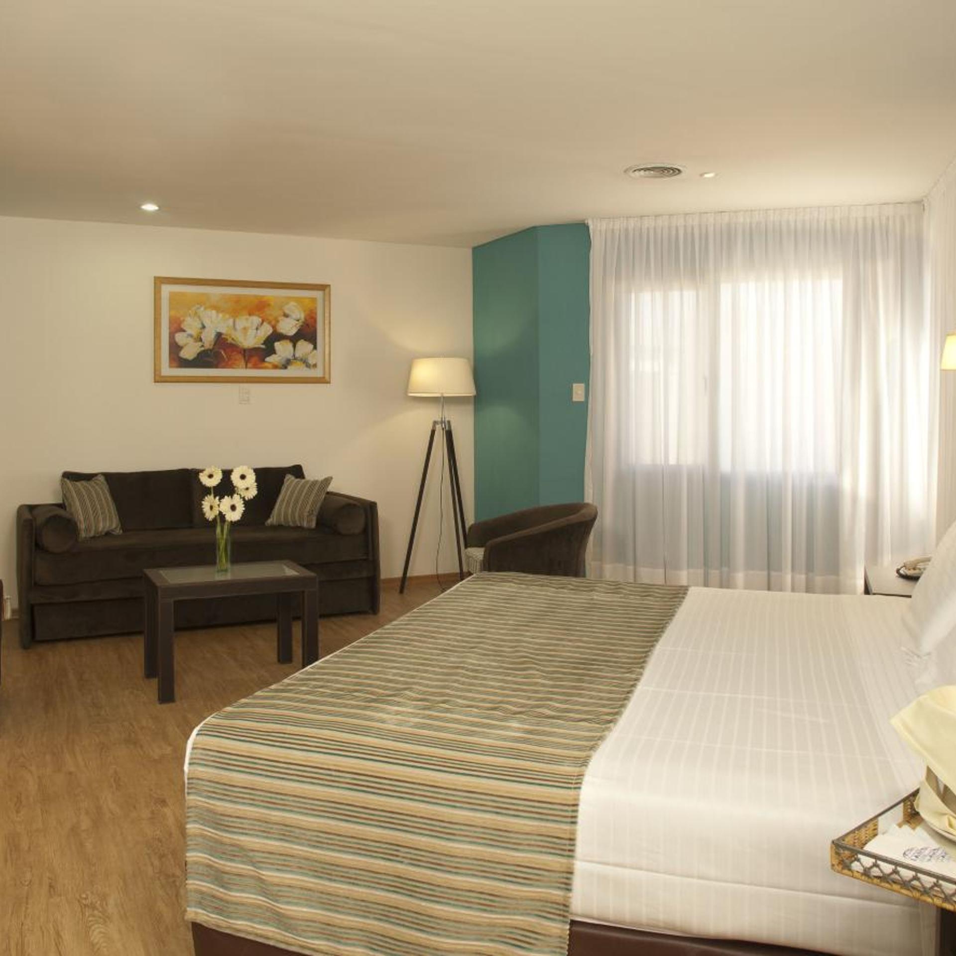 Land Express Neuquen Hotel 10/26