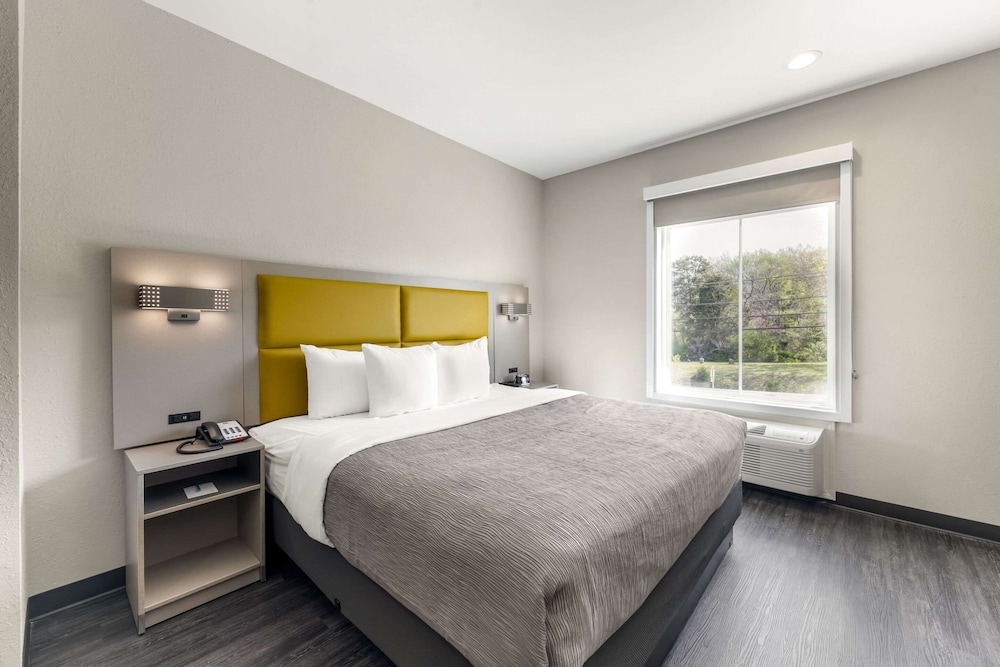 Quality Inn and Suites Joelton Nashville, TN 20/44