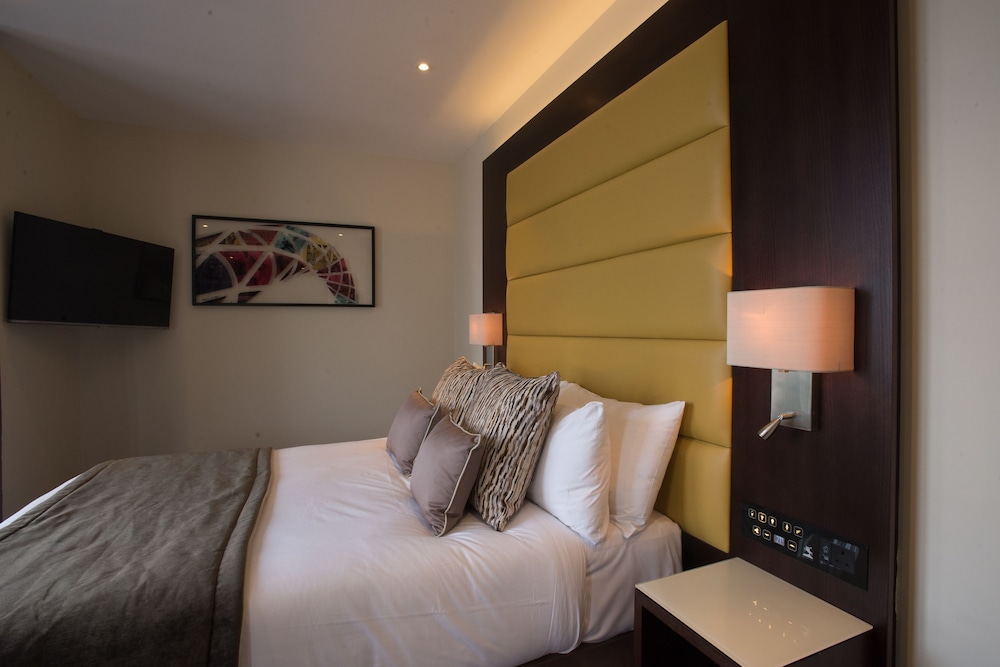 St George S Hotel Wembley 24/32