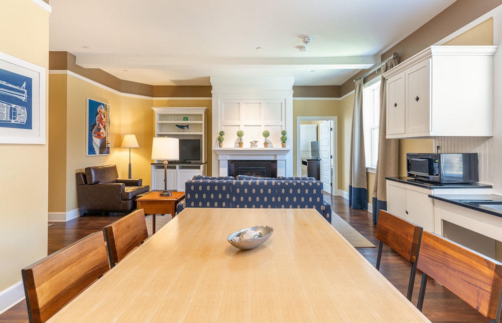 Inn at Diamond Cove 45/73
