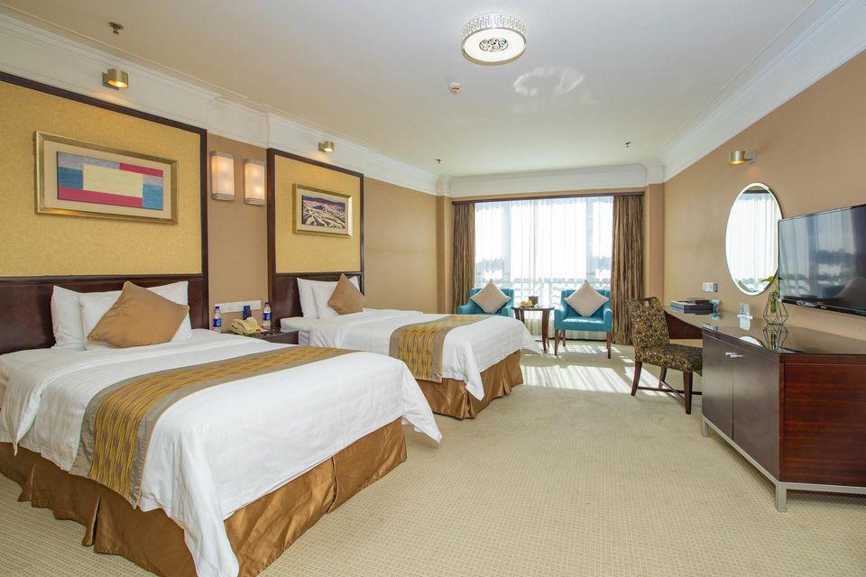Deluxe, Twin Beds, Sofa