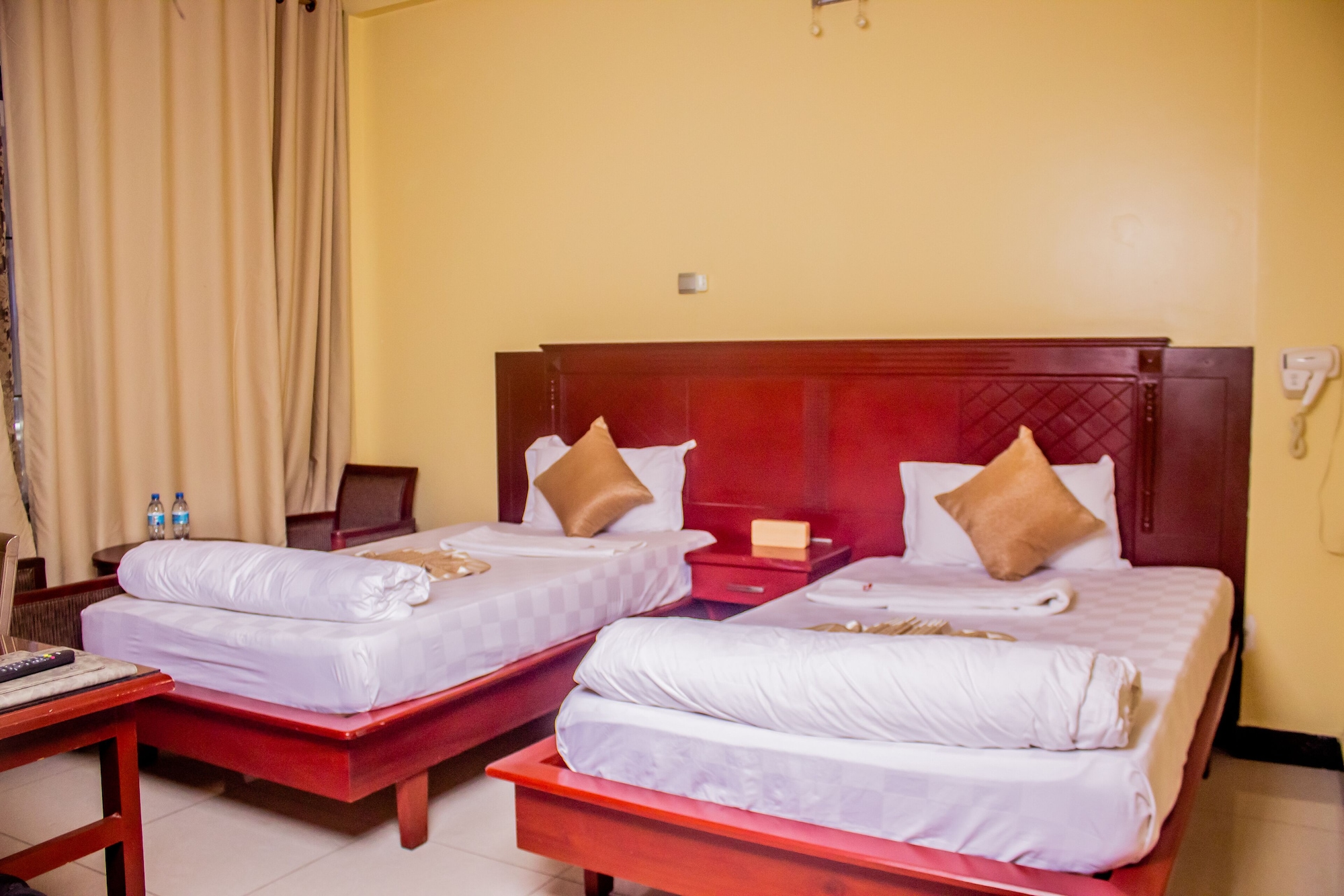 STANDARD, TWIN BEDS, CITY VIEW