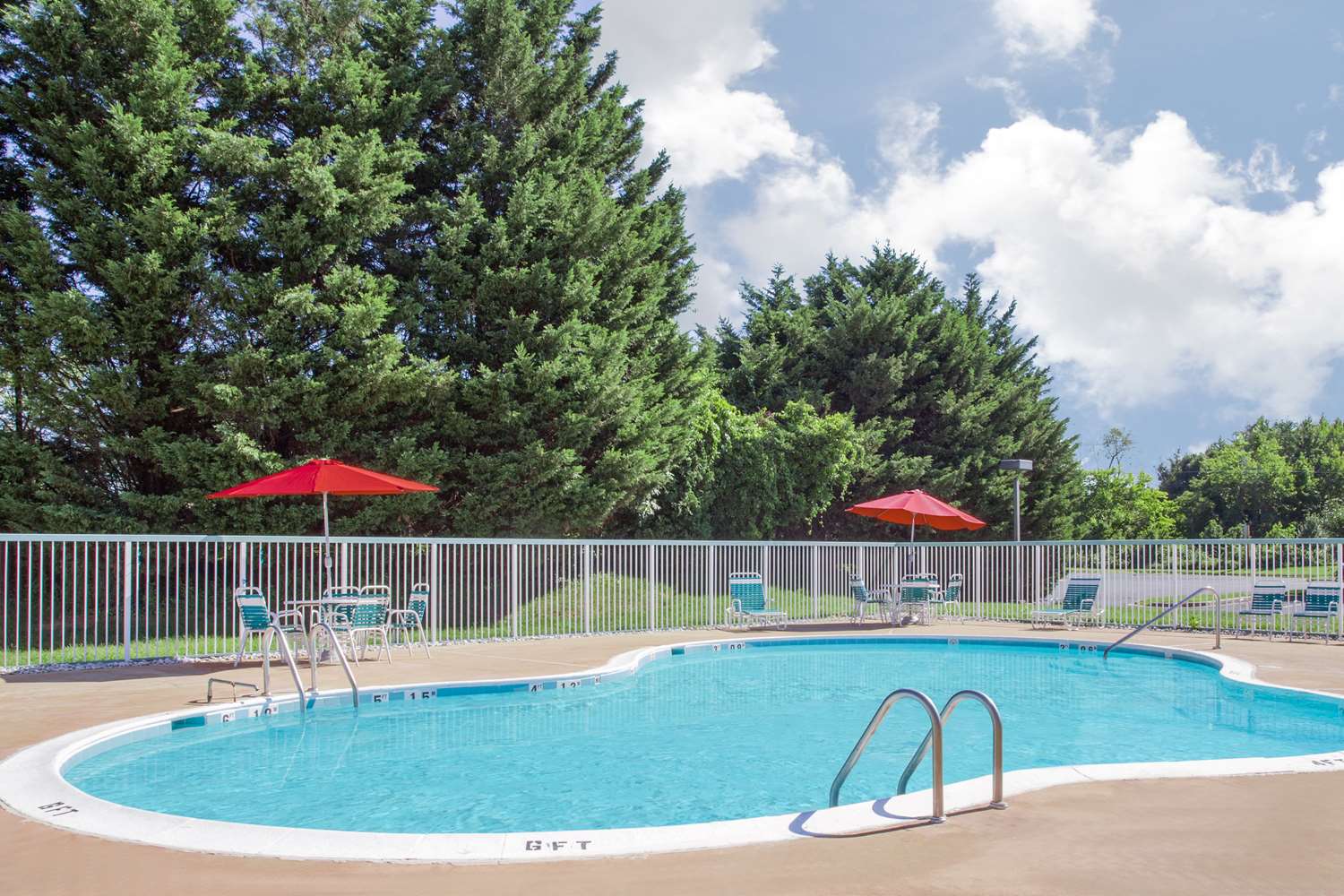Ramada by Wyndham Edgewood Hotel & Conference Center 7/20
