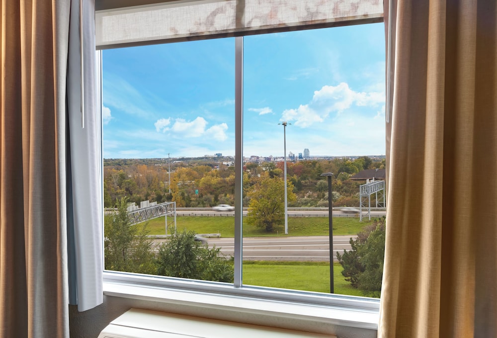 Fairfield Inn & Suites by Marriott Grand Rapids North 17/33
