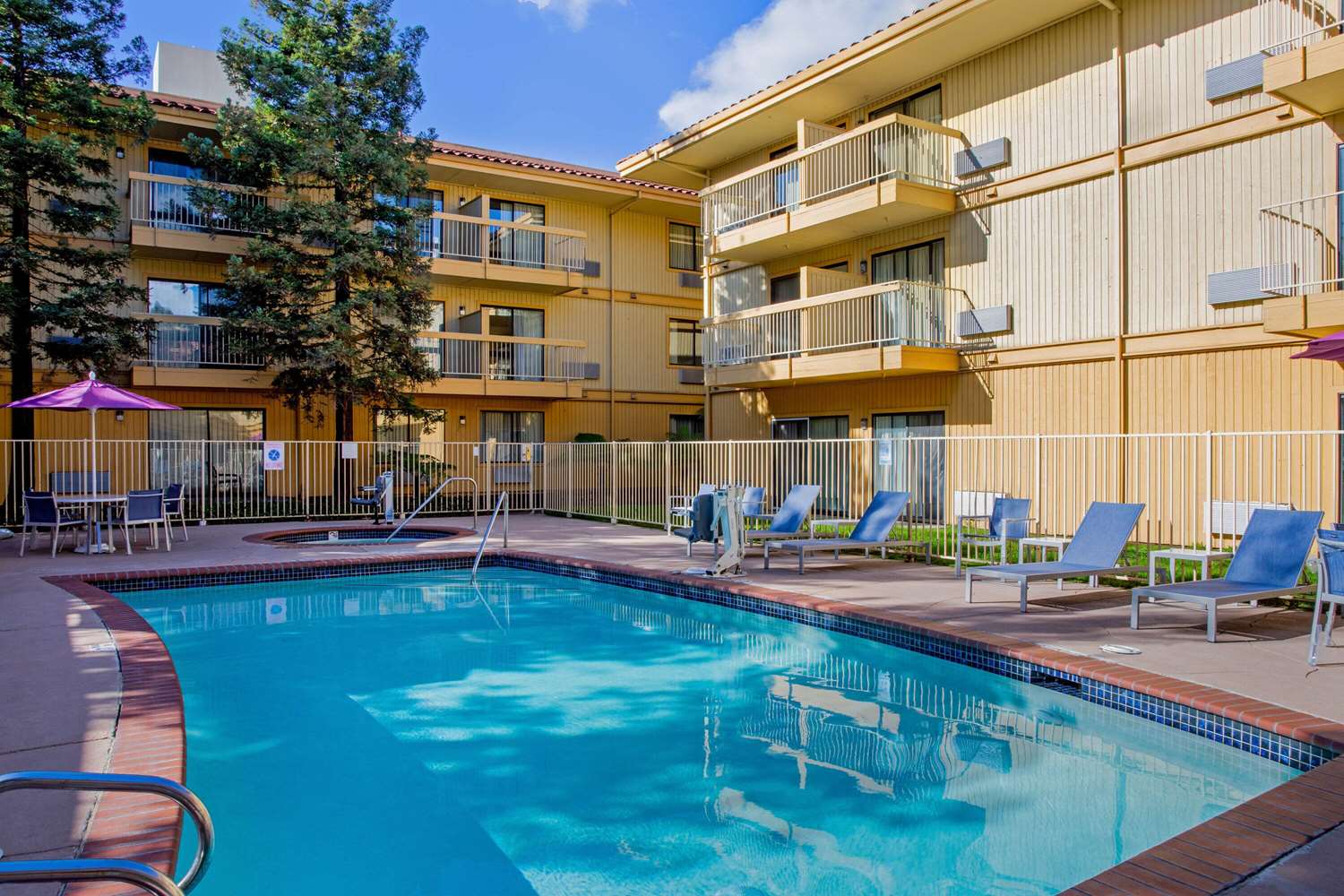 La Quinta Inn & Suites by Wyndham Oakland - Hayward 3/34